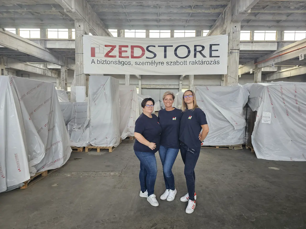 A ZedStore csapata a budapesti raktárban